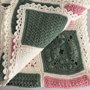 Beautiful Twin Handmade Crochet Patchwork Blanket coverlet rosette center 56x84